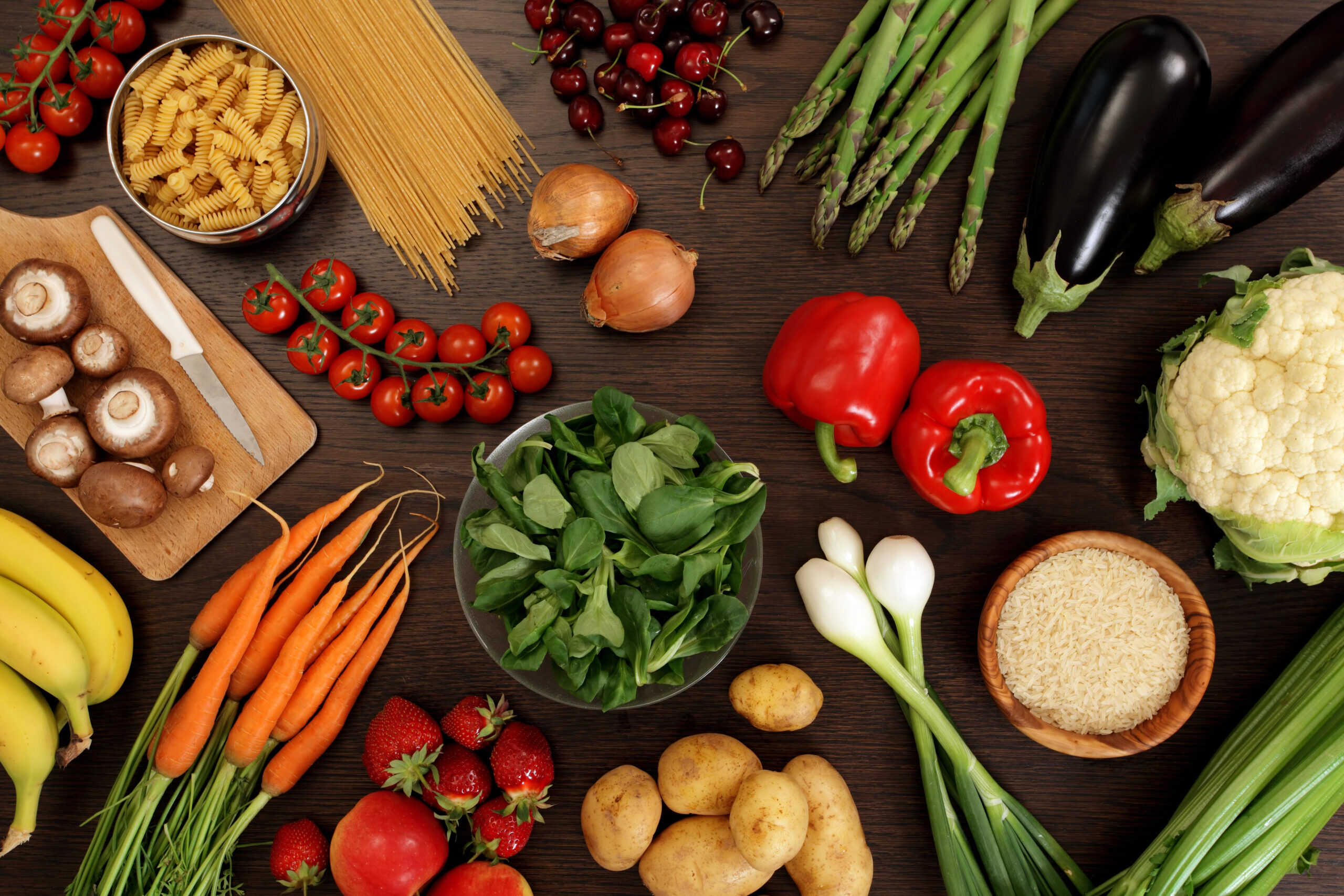 Colourful and crunchy fruit and vegetables can. Здоровая еда. Продукты питания. Полезные продукты. Продукты овощи.